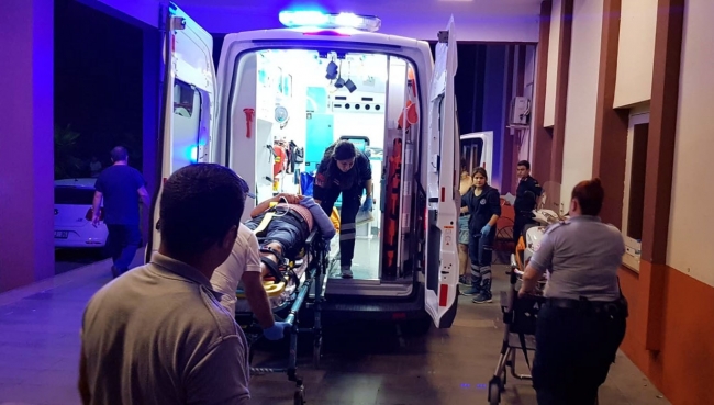 Antalya'da tur otobüsü şarampole devrildi: 1 ölü, 25 yaralı